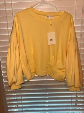 entro Puff-Sleeve Boxy Sweatshirt in Soft Yellow